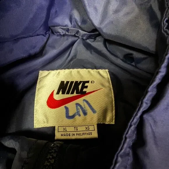 Vintage 90s Nike Jacket Windbreaker embroidered sleeve Swooshes and hidden hood - Picture 2 of 8